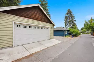 425 NW State St, Bend, OR 97703 - Photo 47