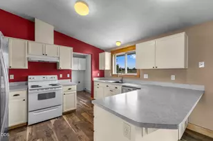 24893 Elk Ln, Bend, OR 97701 - Photo 9