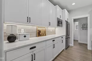 20488 Aberdeen, Bend, OR 97702 - Photo 7