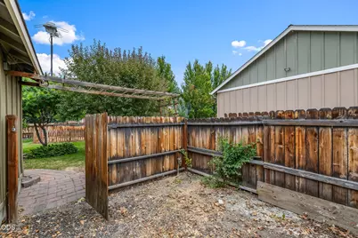 2041 SW Obsidian Avenue, Redmond, OR 97756 - Photo 41