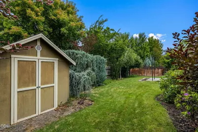 2041 SW Obsidian Avenue, Redmond, OR 97756 - Photo 43