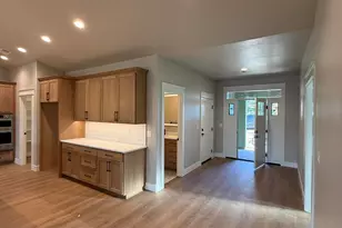 3366 Viewpoint Dr, Medford, OR 97504 - Photo 13