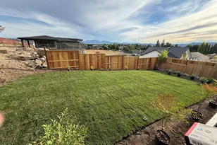 3366 Viewpoint Dr, Medford, OR 97504 - Photo 9