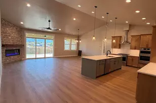 3366 Viewpoint Dr, Medford, OR 97504 - Photo 7