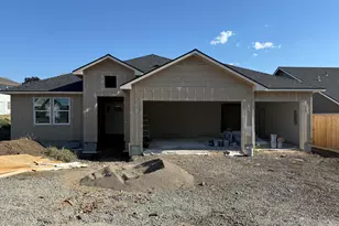 3366 Viewpoint Dr, Medford, OR 97504 - Photo 1