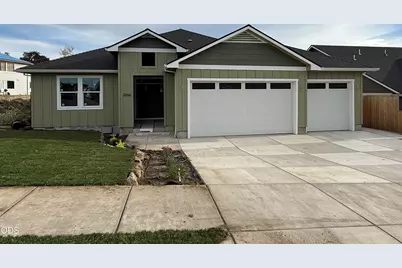 3366 Viewpoint Drive, Medford, OR 97504 - Photo 1