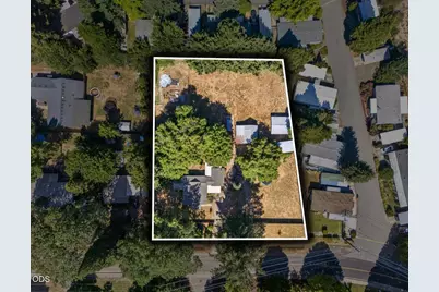 295 W Evans Creek Road, Rogue River, OR 97537 - Photo 3