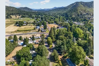 295 W Evans Creek Road, Rogue River, OR 97537 - Photo 47