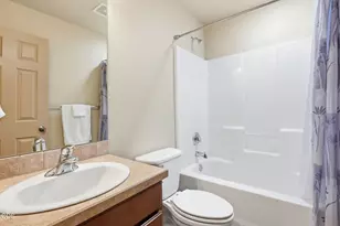 1998 NE Cradle Mountain Way, Bend, OR 97701 - Photo 21