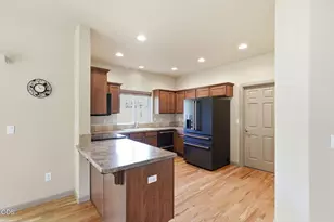 1998 NE Cradle Mountain Way, Bend, OR 97701 - Photo 9
