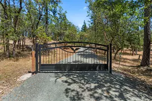 235 Needlewood Dr, Grants Pass, OR 97526 - Photo 3