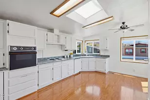 4729 S Pacific Hwy, Phoenix, OR 97535 - Photo 13
