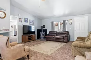 222 Crescent Dr, Eagle Point, OR 97524 - Photo 7