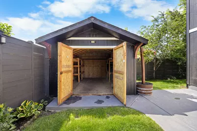 654 NE Providence Drive, Bend, OR 97701 - Photo 33