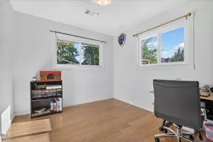 3415 Calle Vista Dr, Medford, OR 97504 - Photo 13