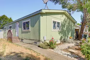 633 E Archwood Dr, Eagle Point, OR 97524 - Photo 5