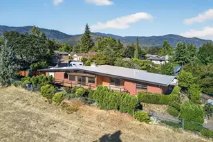 738 Fairway Ct, Ashland, OR 97520 - Photo 41