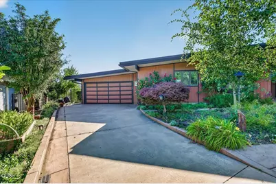 738 Fairway Court, Ashland, OR 97520 - Photo 3