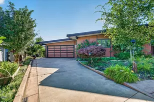 738 Fairway Ct, Ashland, OR 97520 - Photo 3