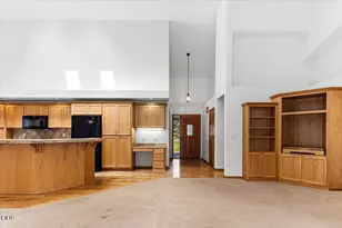 61274 Columbine Ln, Bend, OR 97702 - Photo 13