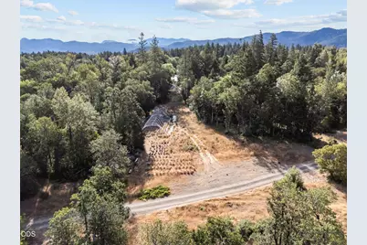 302 River Grove Drive, Cave Junction, OR 97523 - Photo 5