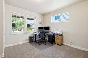 61156 SE Sydney Harbor Dr, Bend, OR 97702 - Photo 17