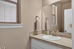 20540 Gloucester Ln, Bend, OR 97701 - Photo 17
