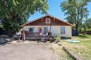 825 W 13th St, Medford, OR 97501 - Photo 5