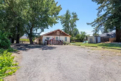825 W 13th Street, Medford, OR 97501 - Photo 1