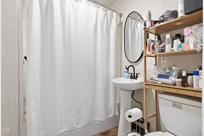 825 W 13th Street, Medford, OR 97501 - Photo 9