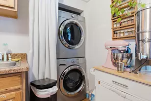 825 W 13th St, Medford, OR 97501 - Photo 13