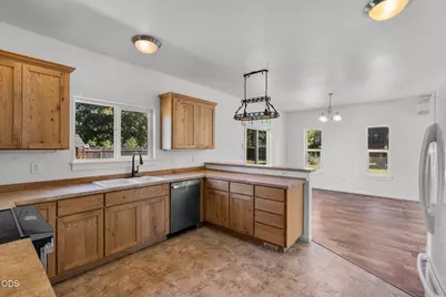 60180 Pawnee Road, Bend, OR 97702 - Photo 11