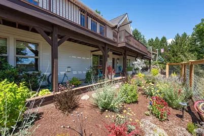 577 NW Greyhawk Avenue, Bend, OR 97703 - Photo 9