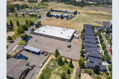 351 Rogue River Parkway, Talent, OR 97540 - Photo 59