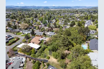524 N Berkeley Way, Medford, OR 97504 - Photo 41