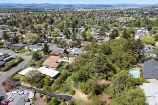 524 N Berkeley Way, Medford, OR 97504 - Photo 41