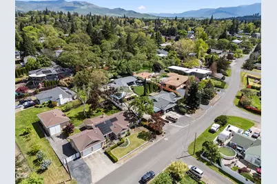 524 N Berkeley Way, Medford, OR 97504 - Photo 37