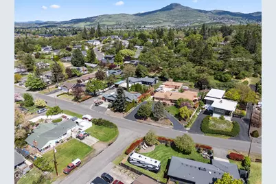 524 N Berkeley Way, Medford, OR 97504 - Photo 39