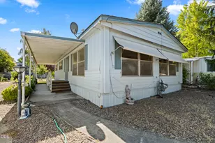 119 Briarwood Way, Grants Pass, OR 97526 - Photo 1