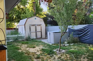 5201 Laurelwood Dr, Klamath Falls, OR 97603 - Photo 7