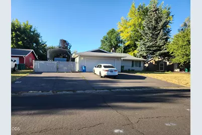 5201 Laurelwood Drive, Klamath Falls, OR 97603 - Photo 3