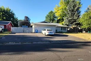 5201 Laurelwood Dr, Klamath Falls, OR 97603 - Photo 3
