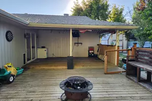 5201 Laurelwood Dr, Klamath Falls, OR 97603 - Photo 9