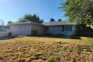 5201 Laurelwood Dr, Klamath Falls, OR 97603 - Photo 1