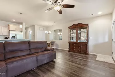 820 N Hindeman Street, Sisters, OR 97759 - Photo 11
