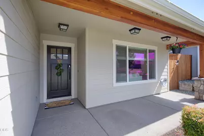 2036 SW Truman Way, Grants Pass, OR 97526 - Photo 3