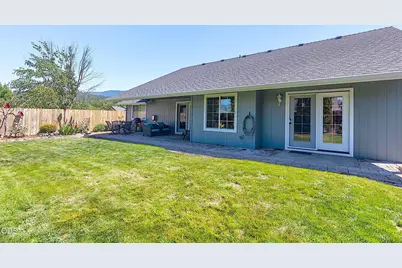 2714 SW Trinity Way, Grants Pass, OR 97527 - Photo 33