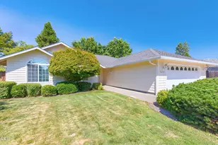 524 SW Anique Ln, Grants Pass, OR 97526 - Photo 3