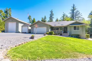 141 N Lappland Dr, Grants Pass, OR 97527 - Photo 3