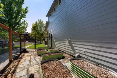 1860 NE Altura Drive, Bend, OR 97701 - Photo 21